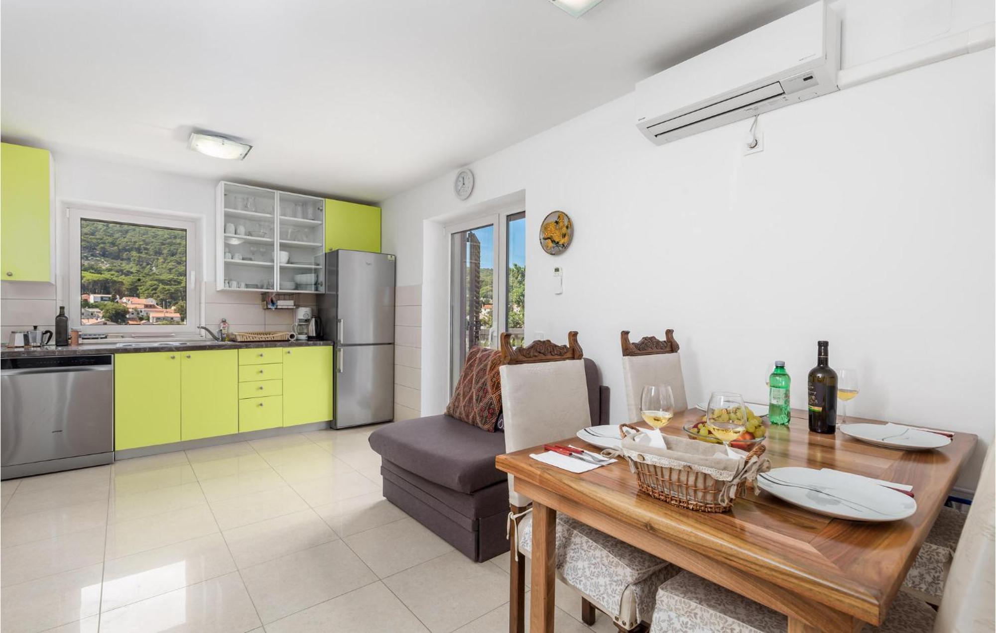 2 Bedroom Awesome Apartment In Veli Lošinj المظهر الخارجي الصورة