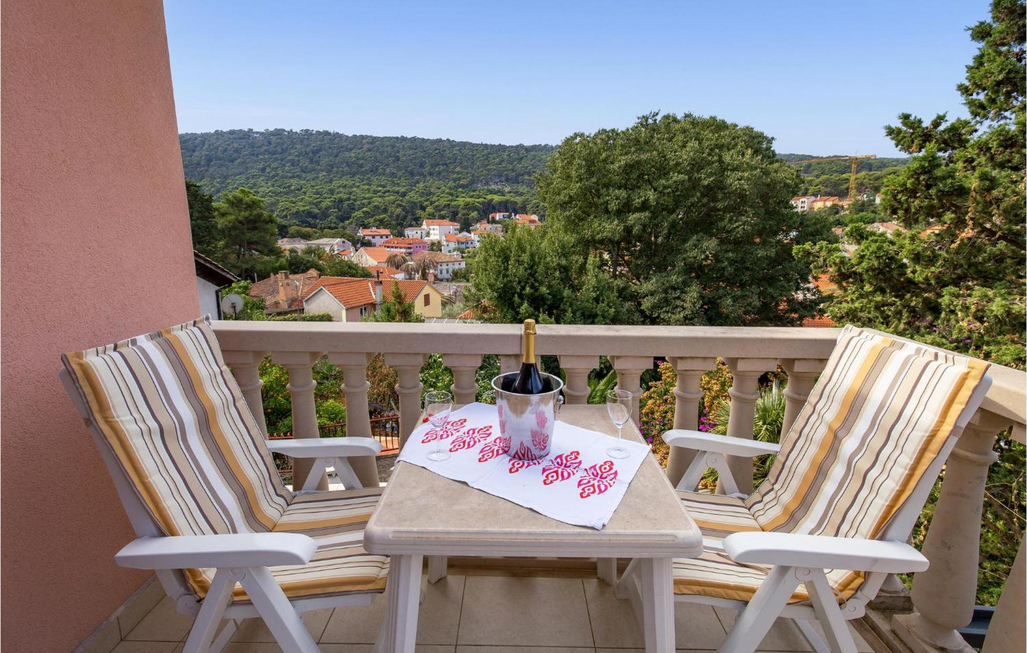 2 Bedroom Awesome Apartment In Veli Lošinj المظهر الخارجي الصورة