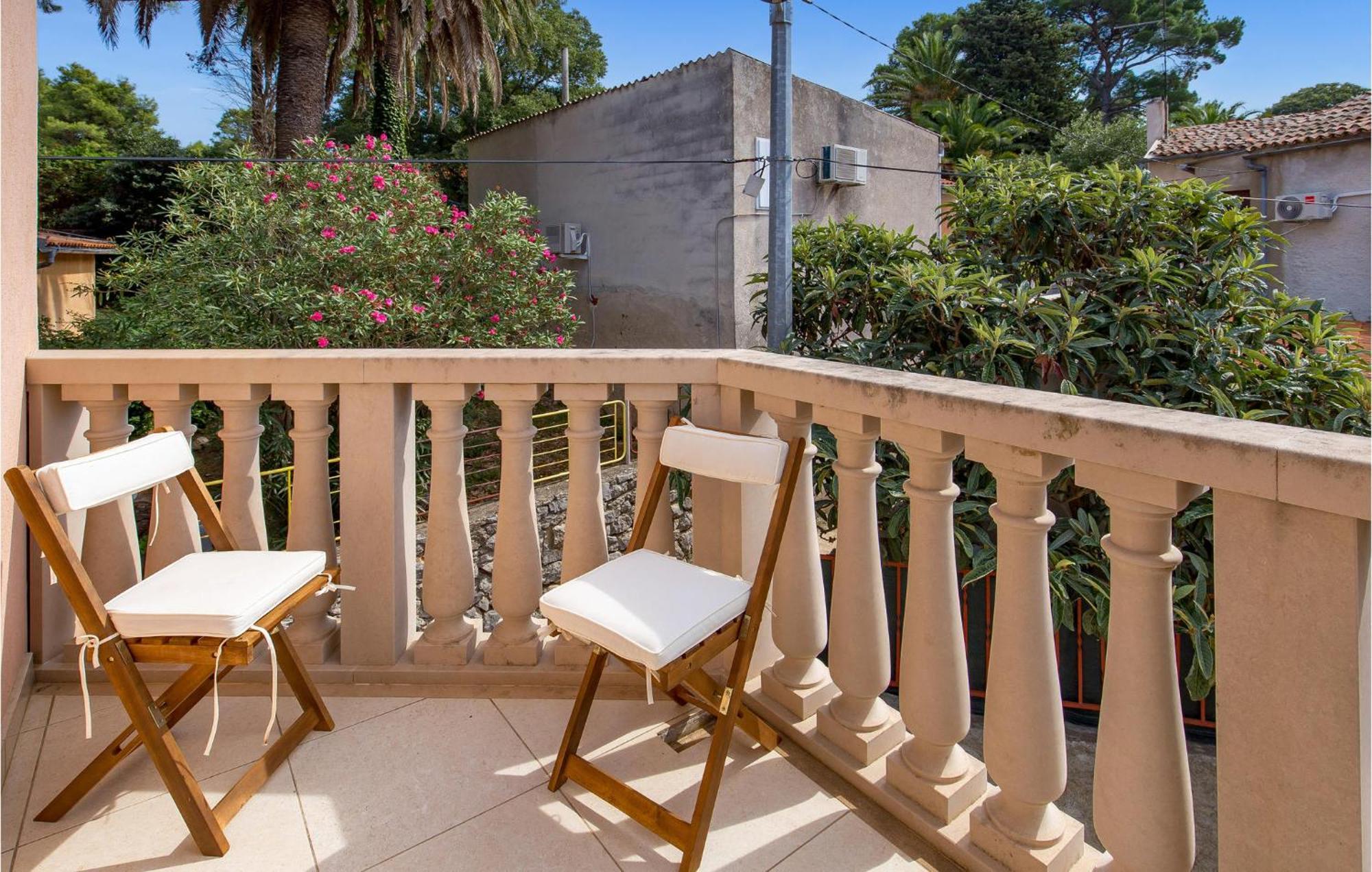 2 Bedroom Awesome Apartment In Veli Lošinj المظهر الخارجي الصورة