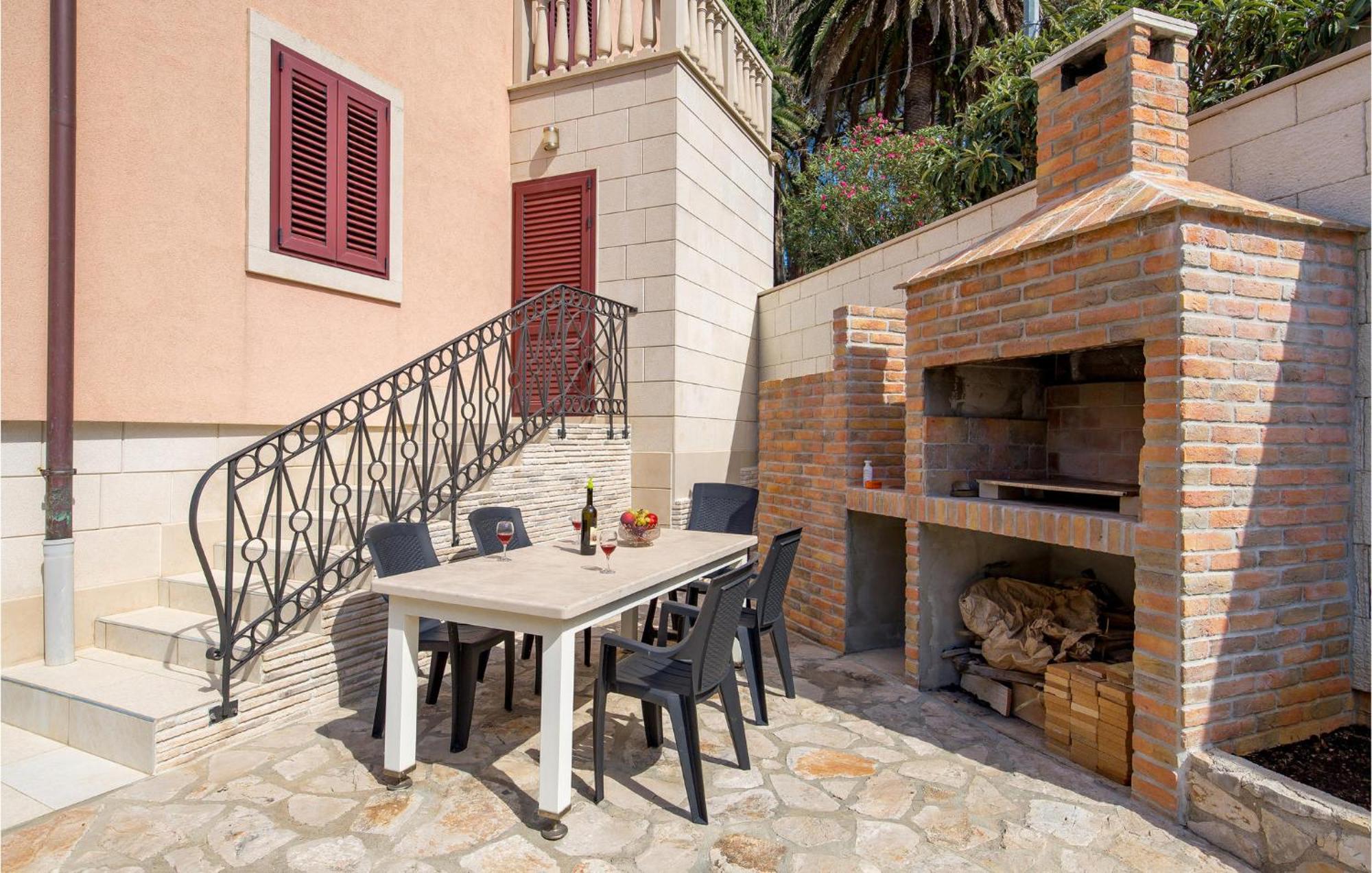 2 Bedroom Awesome Apartment In Veli Lošinj المظهر الخارجي الصورة