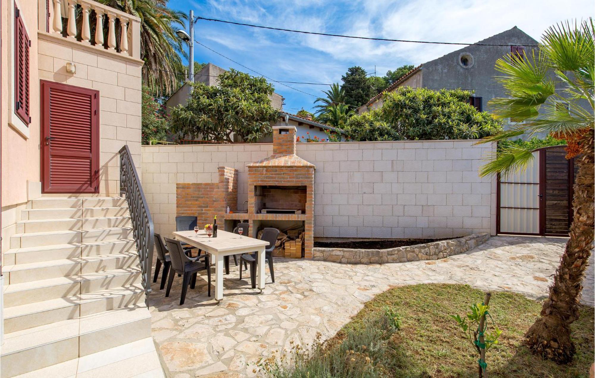 2 Bedroom Awesome Apartment In Veli Lošinj المظهر الخارجي الصورة